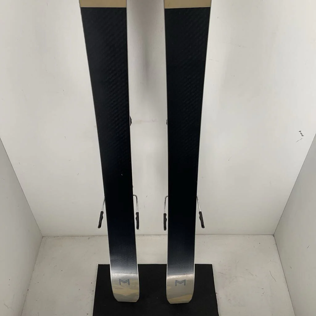 2025 Atomic Maven 93C w/ Atomic Strive 11 Demo Bindings *Topsheet Damage* - Image 4