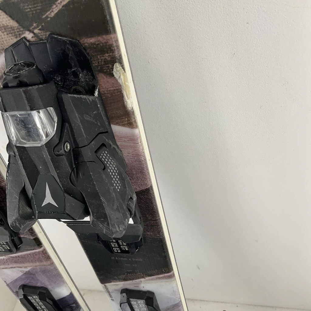 2025 Atomic Maven 93C w/ Atomic Strive 11 Demo Bindings *Topsheet Damage* - Image 7