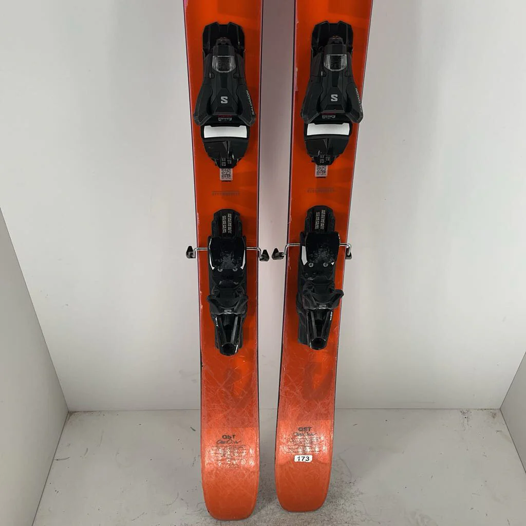 2025 Salomon QST 106 w/ Salomon Strive 13 Demo Bindings - Image 109