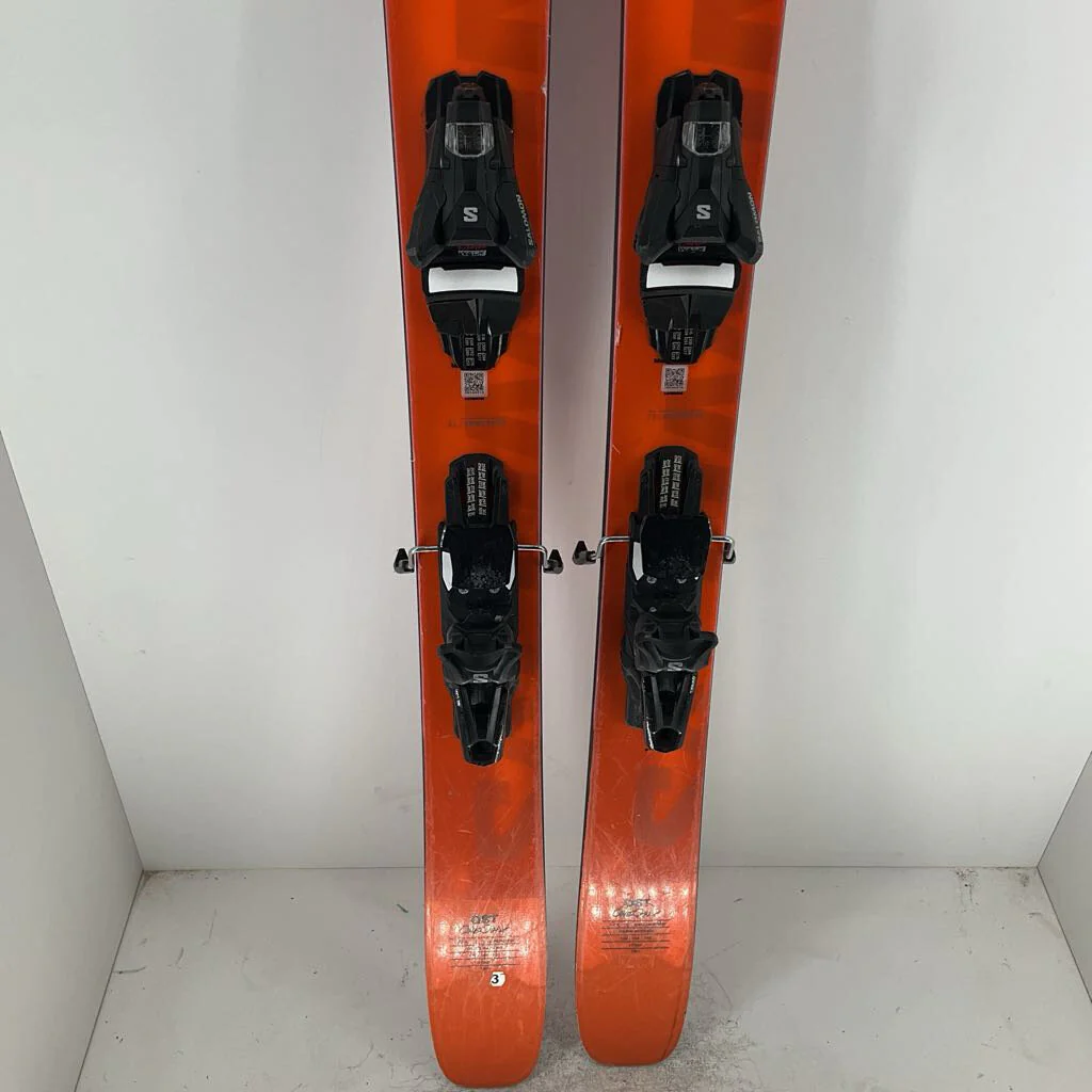 2025 Salomon QST 106 w/ Salomon Strive 13 Demo Bindings - Image 118