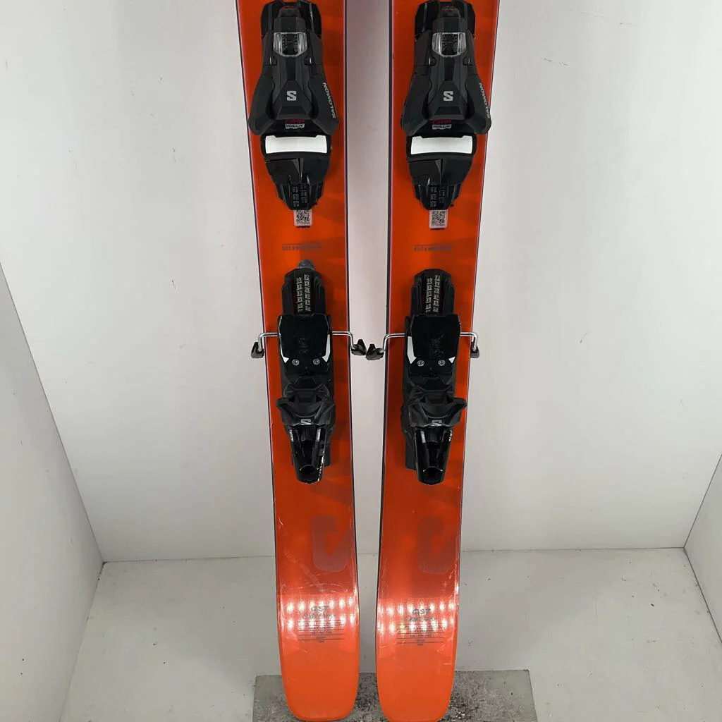 2025 Salomon QST 106 w/ Salomon Strive 13 Demo Bindings - Image 130