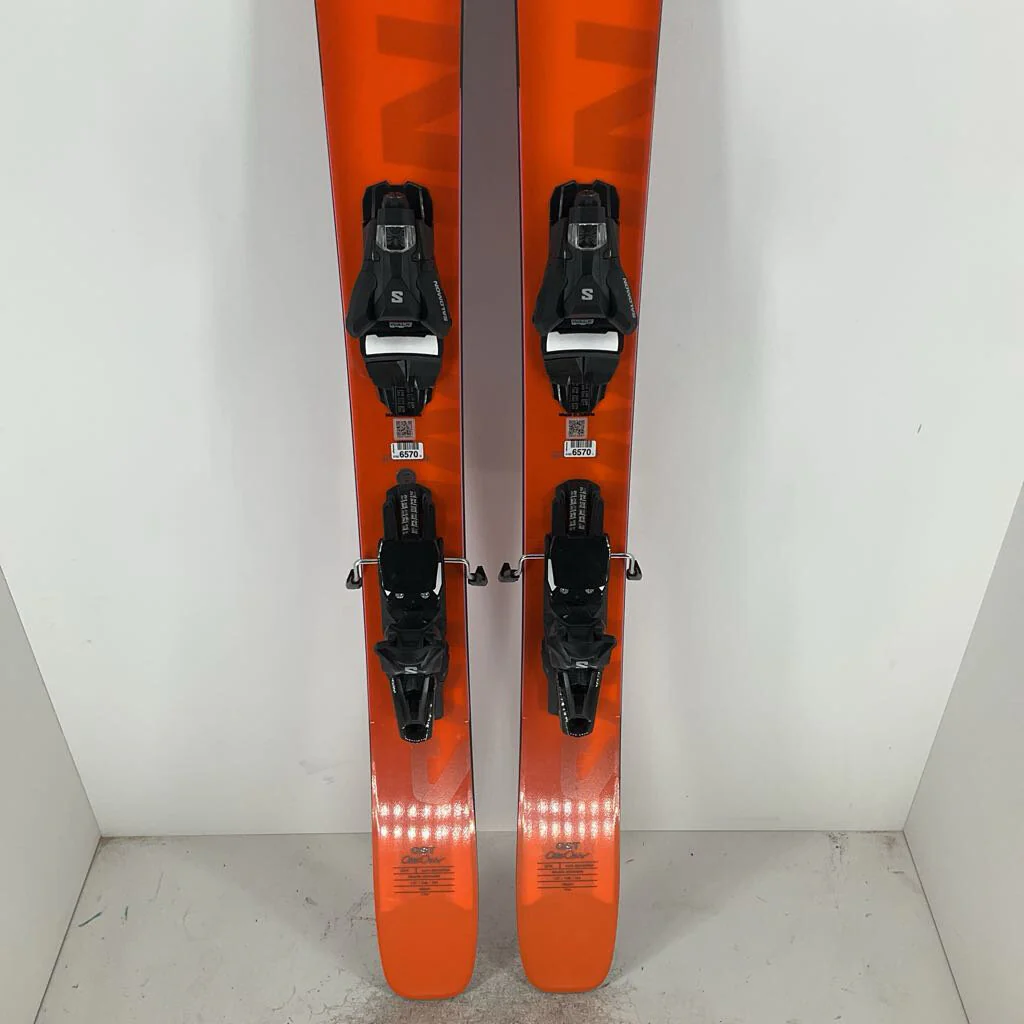 2025 Salomon QST 106 w/ Salomon Strive 13 Demo Bindings - Image 14