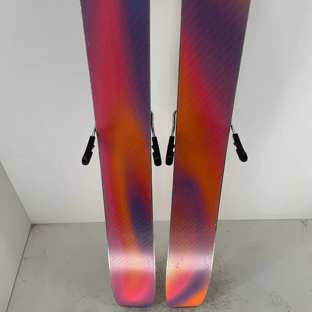 2025 Salomon QST 106 w/ Salomon Strive 13 Demo Bindings - Image 141