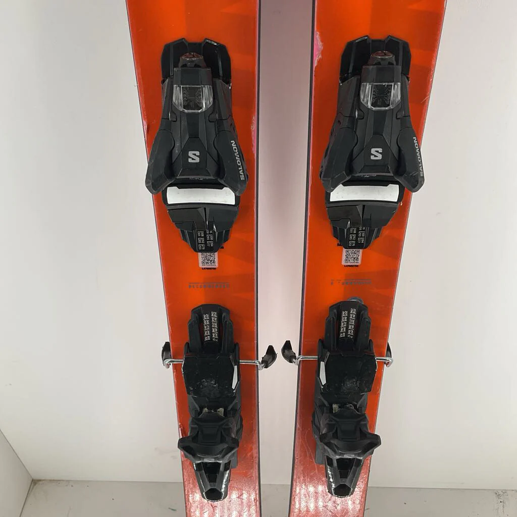 2025 Salomon QST 106 w/ Salomon Strive 13 Demo Bindings - Image 146
