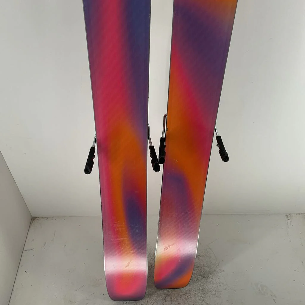 2025 Salomon QST 106 w/ Salomon Strive 13 Demo Bindings - Image 160