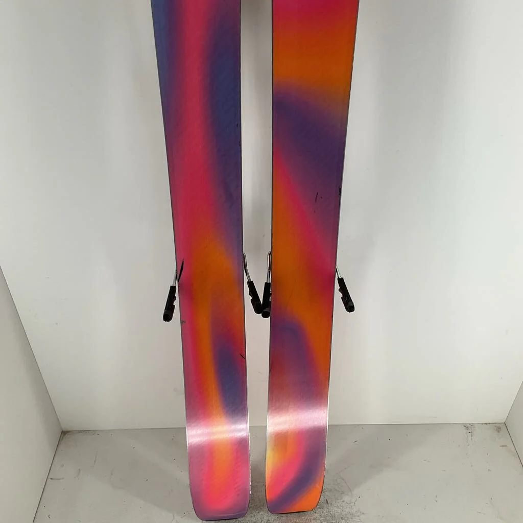 2025 Salomon QST 106 w/ Salomon Strive 13 Demo Bindings - Image 168