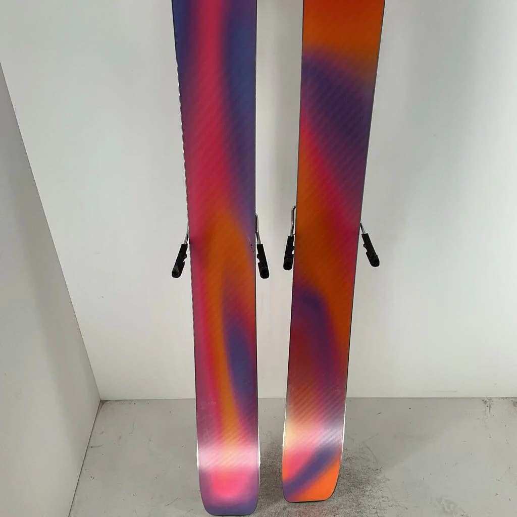 2025 Salomon QST 106 w/ Salomon Strive 13 Demo Bindings - Image 201