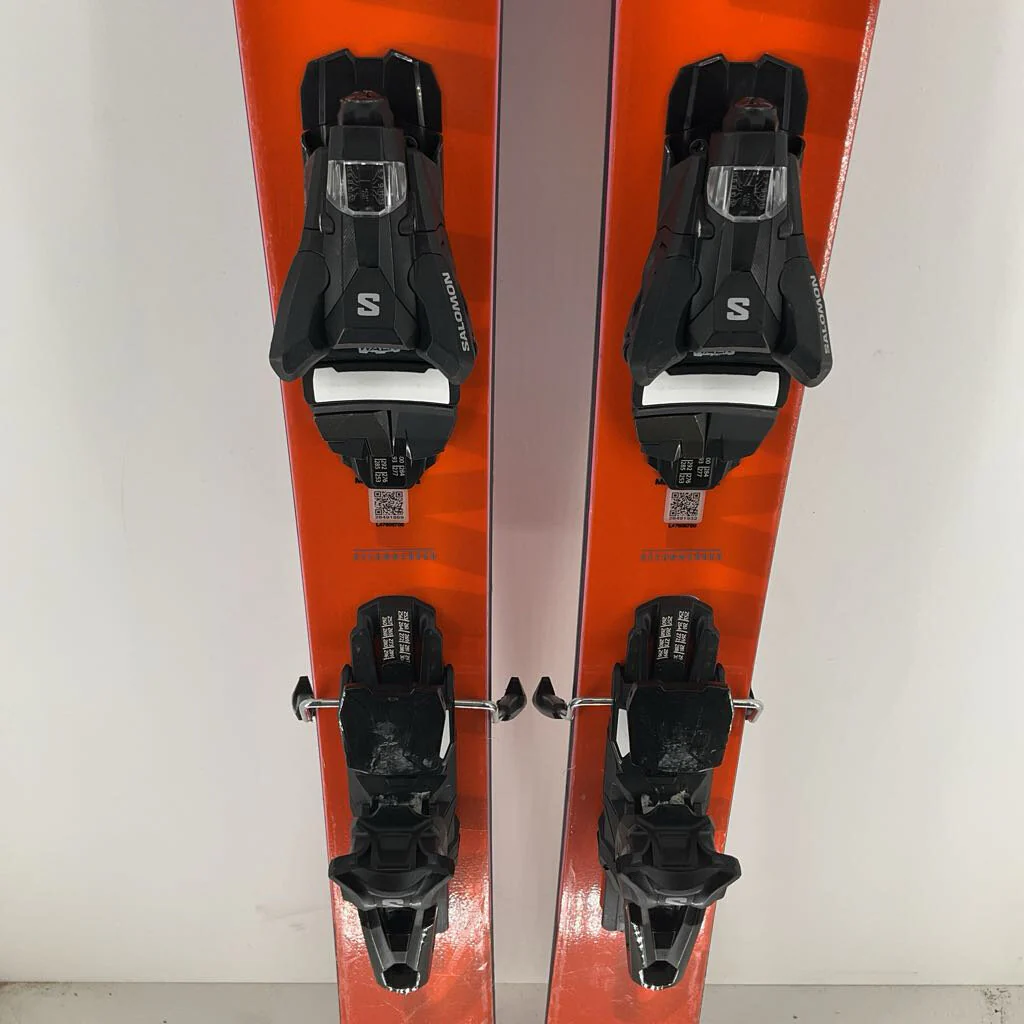 2025 Salomon QST 106 w/ Salomon Strive 13 Demo Bindings - Image 50