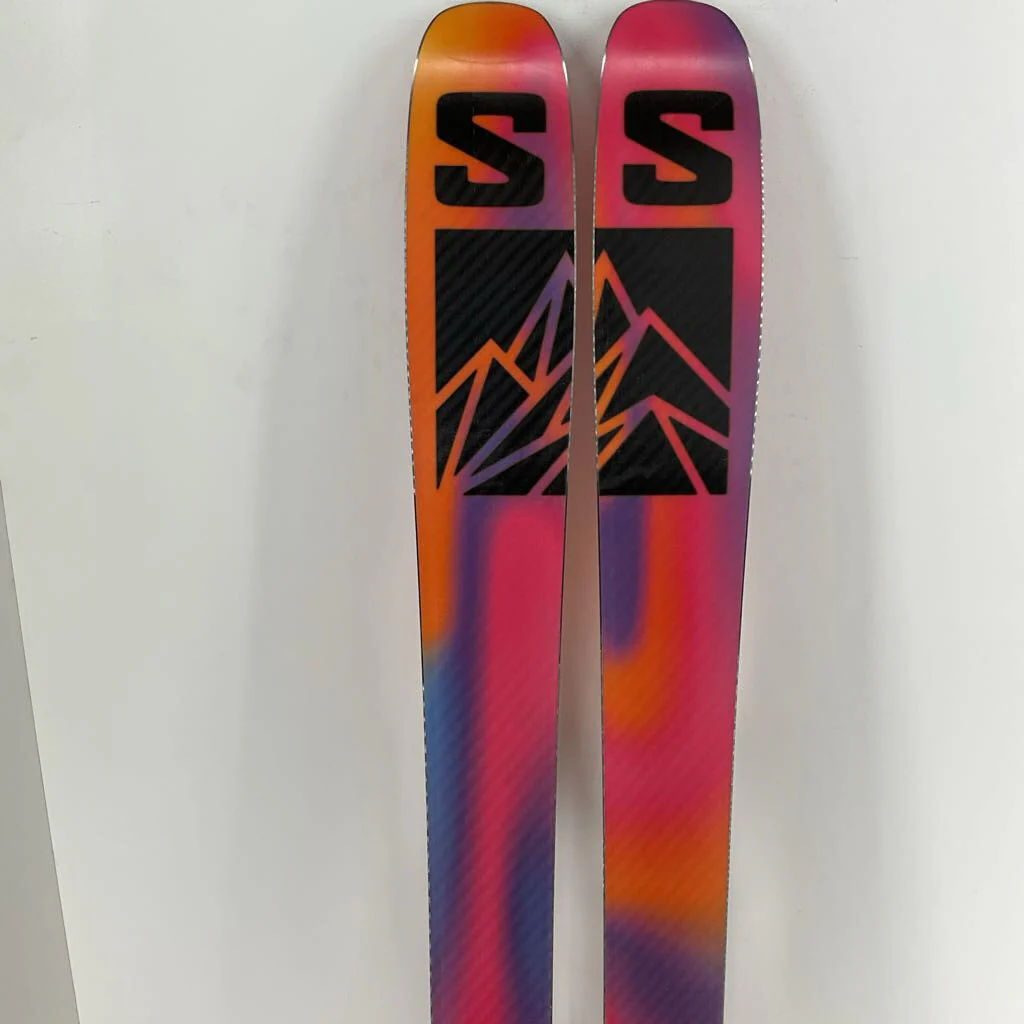 2025 Salomon QST 106 w/ Salomon Strive 13 Demo Bindings - Image 52