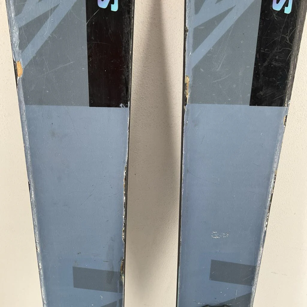 2025 Salomon QST 92 w/ Salomon M11 Demo Bindings *topsheet damage* - Image 12