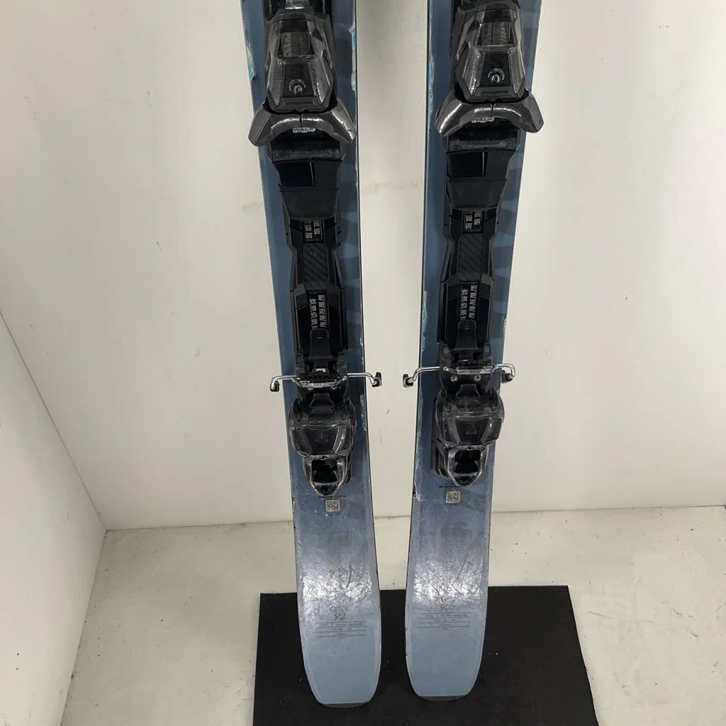 2025 Salomon QST 92 w/ Salomon M11 Demo Bindings *topsheet damage* - Image 2