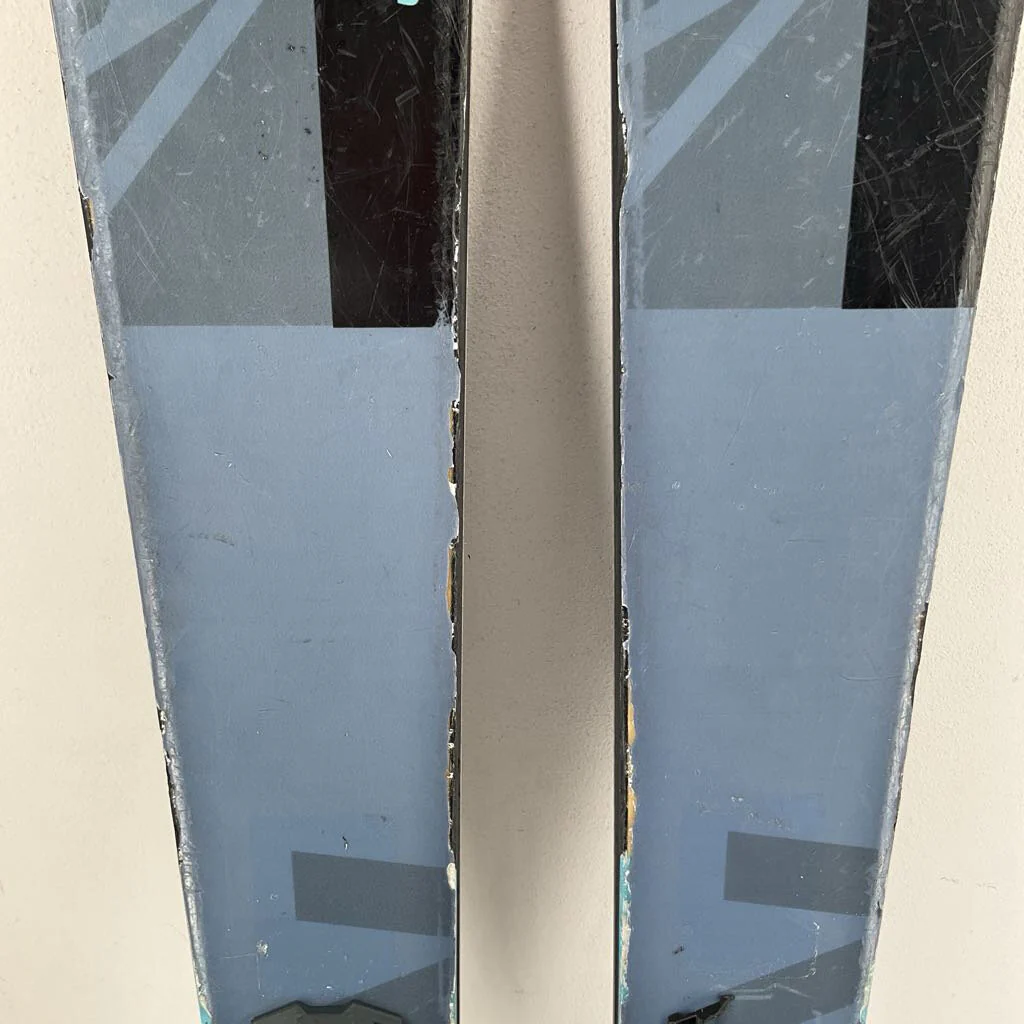 2025 Salomon QST 92 w/ Salomon M11 Demo Bindings *topsheet damage* - Image 4