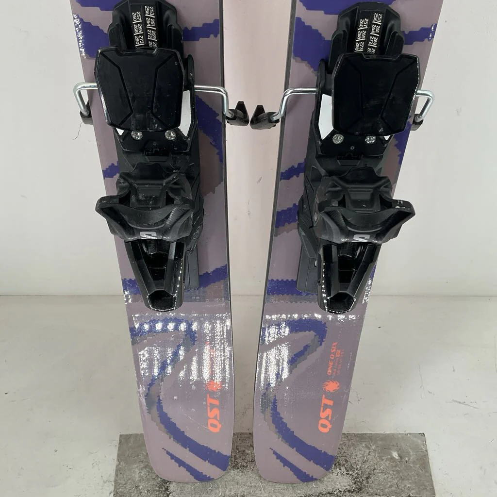 2026 Salomon QST 106 w/ Salomon Strive 13 Demo Bindings - Image 6