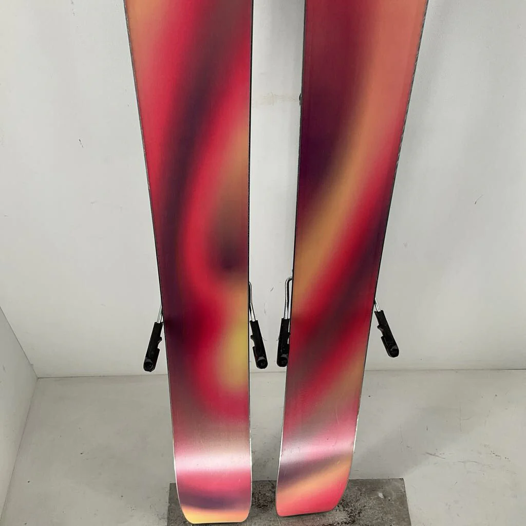 2026 Salomon QST 106 w/ Salomon Strive 13 Demo Bindings - Image 8