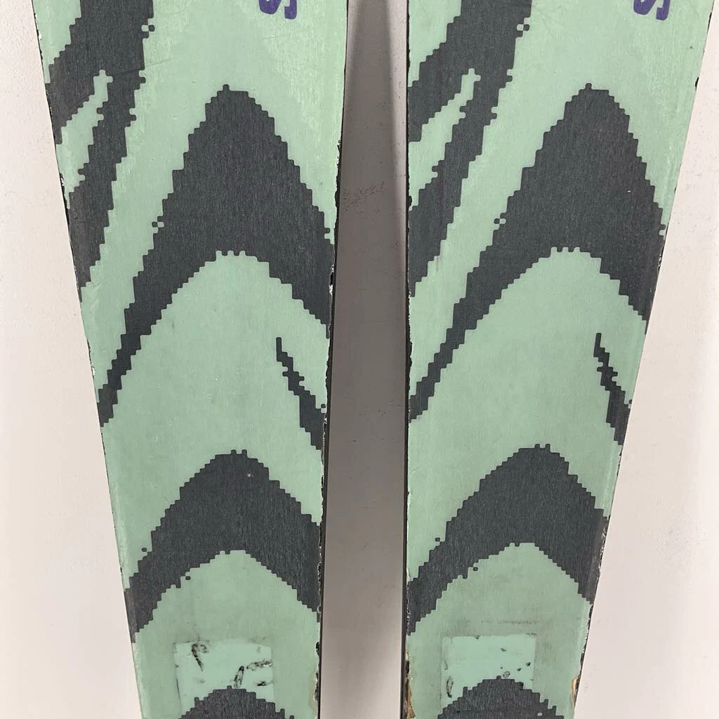 2026 Salomon QST 92 w/ Salomon M11 GW Demo Bindings - Image 27