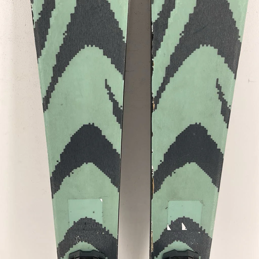 2026 Salomon QST 92 w/ Salomon M11 GW Demo Bindings - Image 35