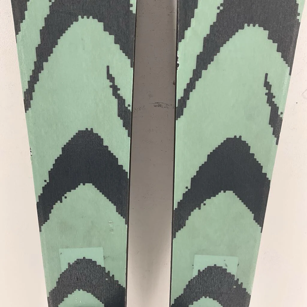 2026 Salomon QST 92 w/ Salomon M11 GW Demo Bindings - Image 43