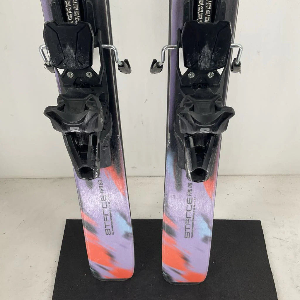 2026 Salomon Stance Pro 86 w/ Salomon Strive 13 Demo Bindings *topsheet damage* - Image 6