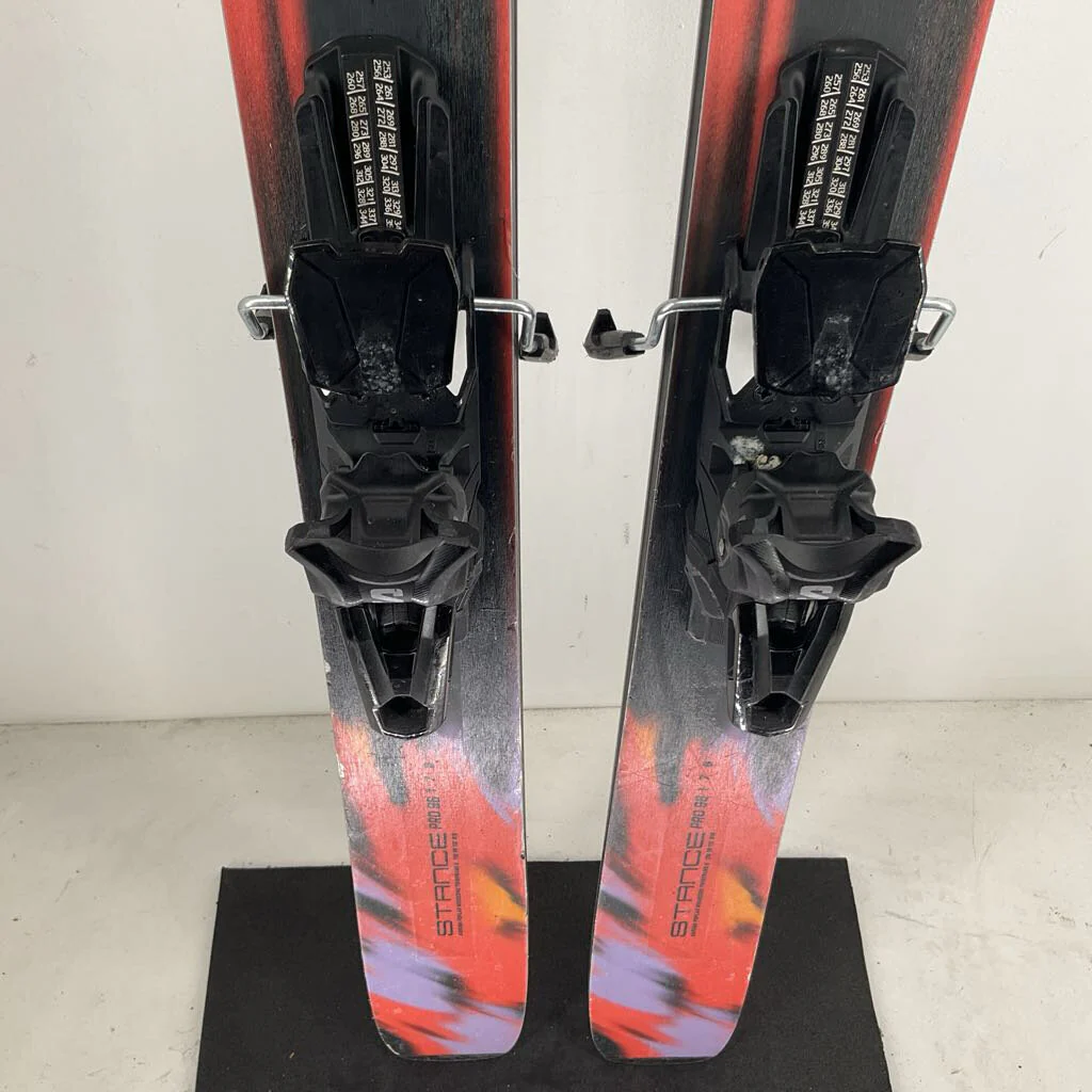 2026 Salomon Stance Pro 96 w/ Salomon Strive 13 Demo Bindings *Topsheet Damage* - Image 22