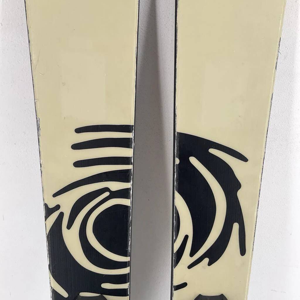 2026 Volkl Revolt 101 w/ Marker Griffon 13 Demo Bindings *Topsheet Damage* - Image 4