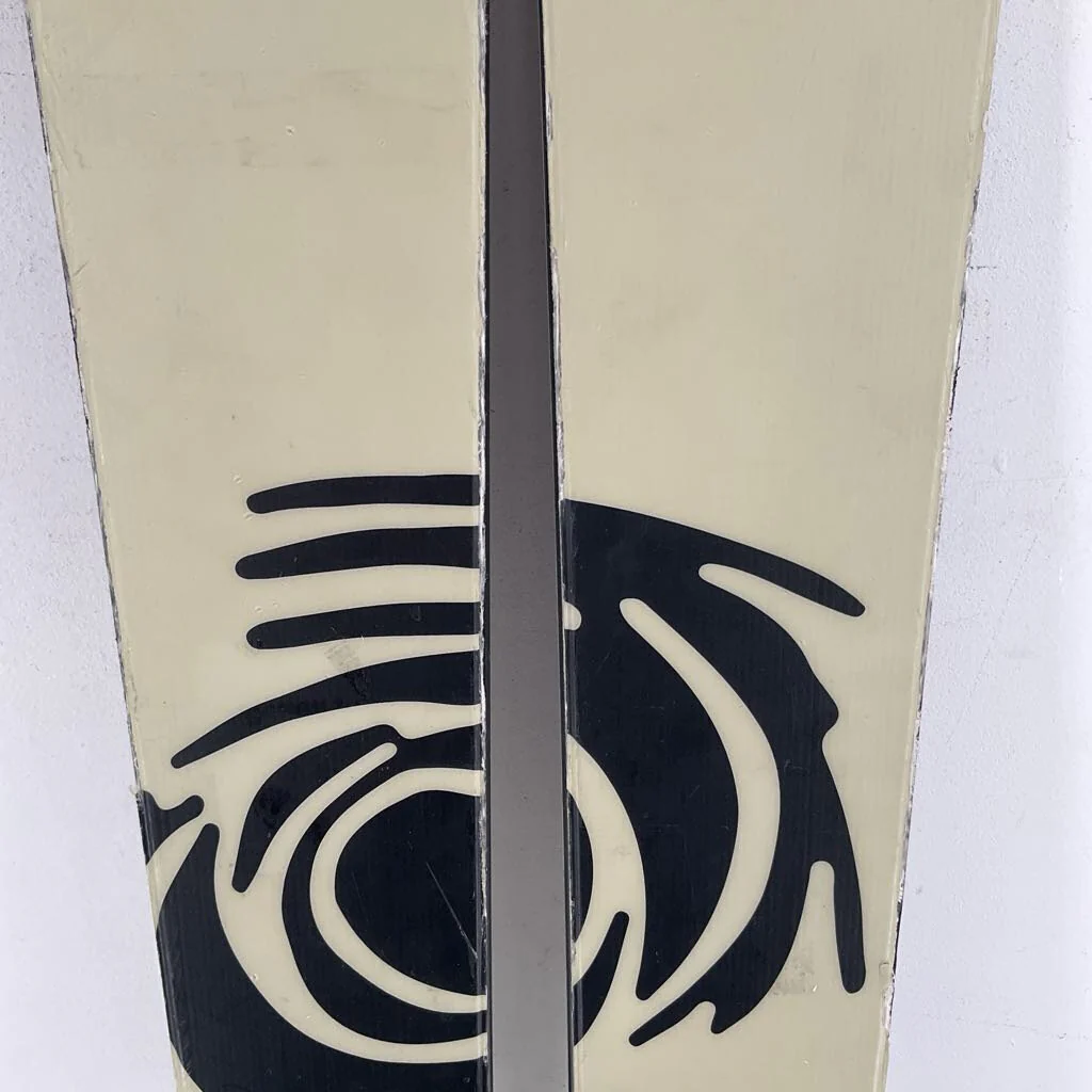 2026 Volkl Revolt 101 w/ Marker Griffon 13 Demo Bindings *Topsheet Damage* - Image 4