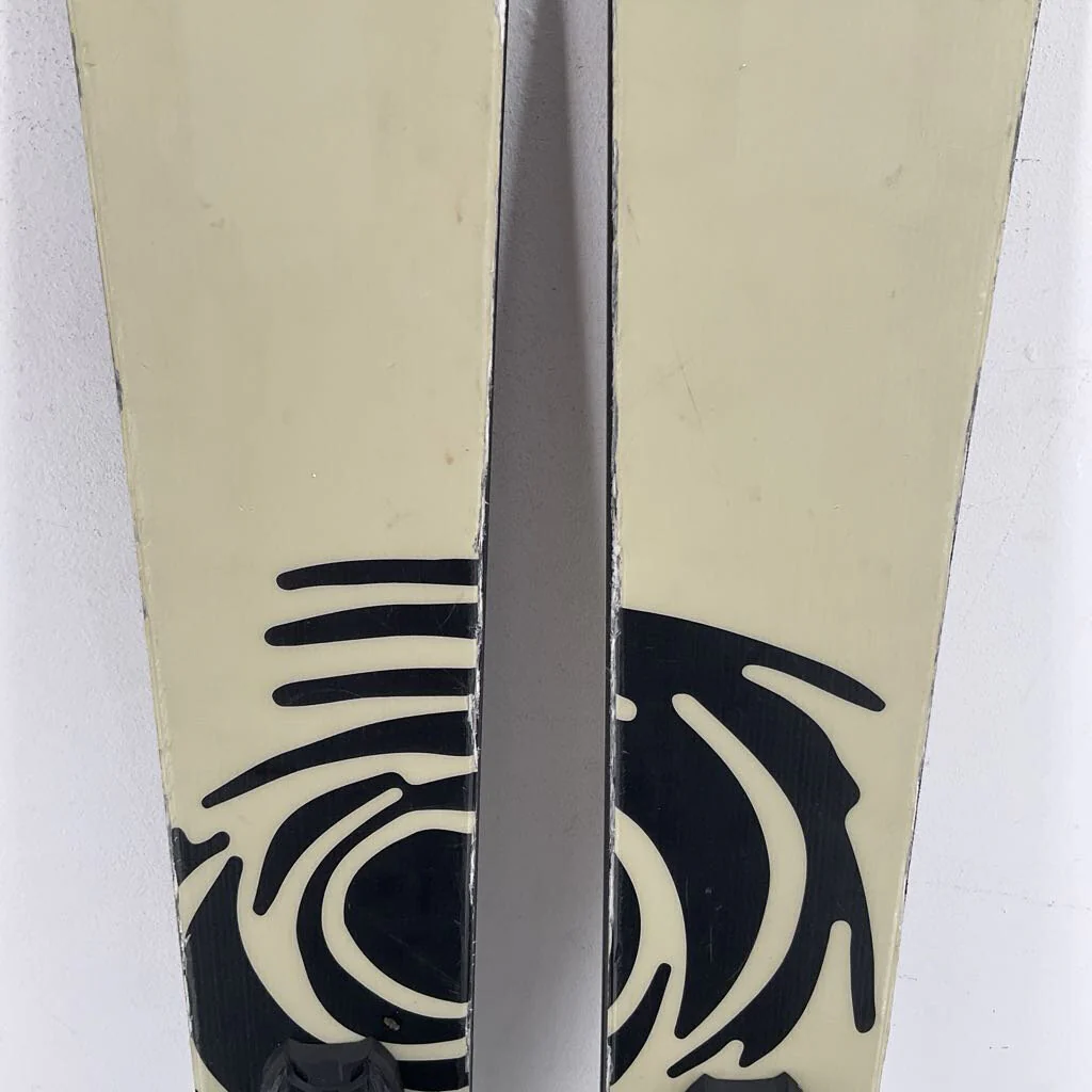 2026 Volkl Revolt 101 w/ Marker Griffon 13 Demo Bindings *Topsheet Damage* - Image 4