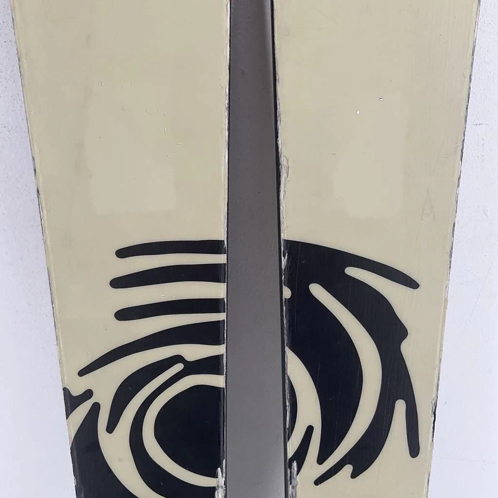 2026 Volkl Revolt 101 w/ Marker Griffon 13 Demo Bindings *Topsheet Damage* - Image 4