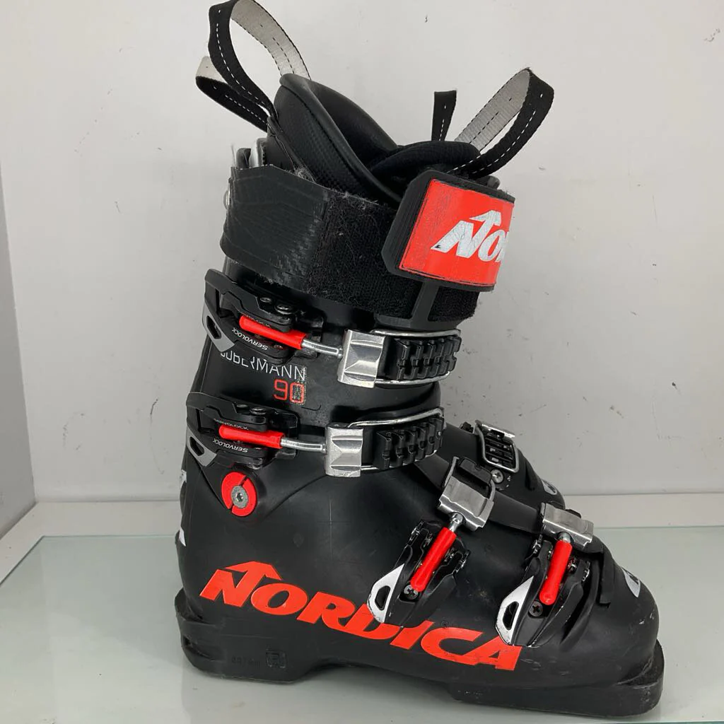 Nordica Junior's Doberman 90